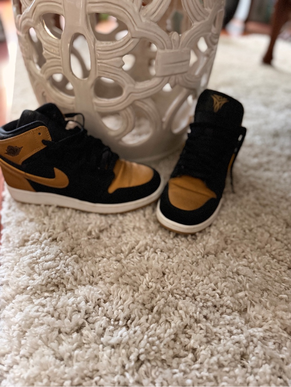 Nike Air Jordan 1 Mid Melo “Golden Honey”